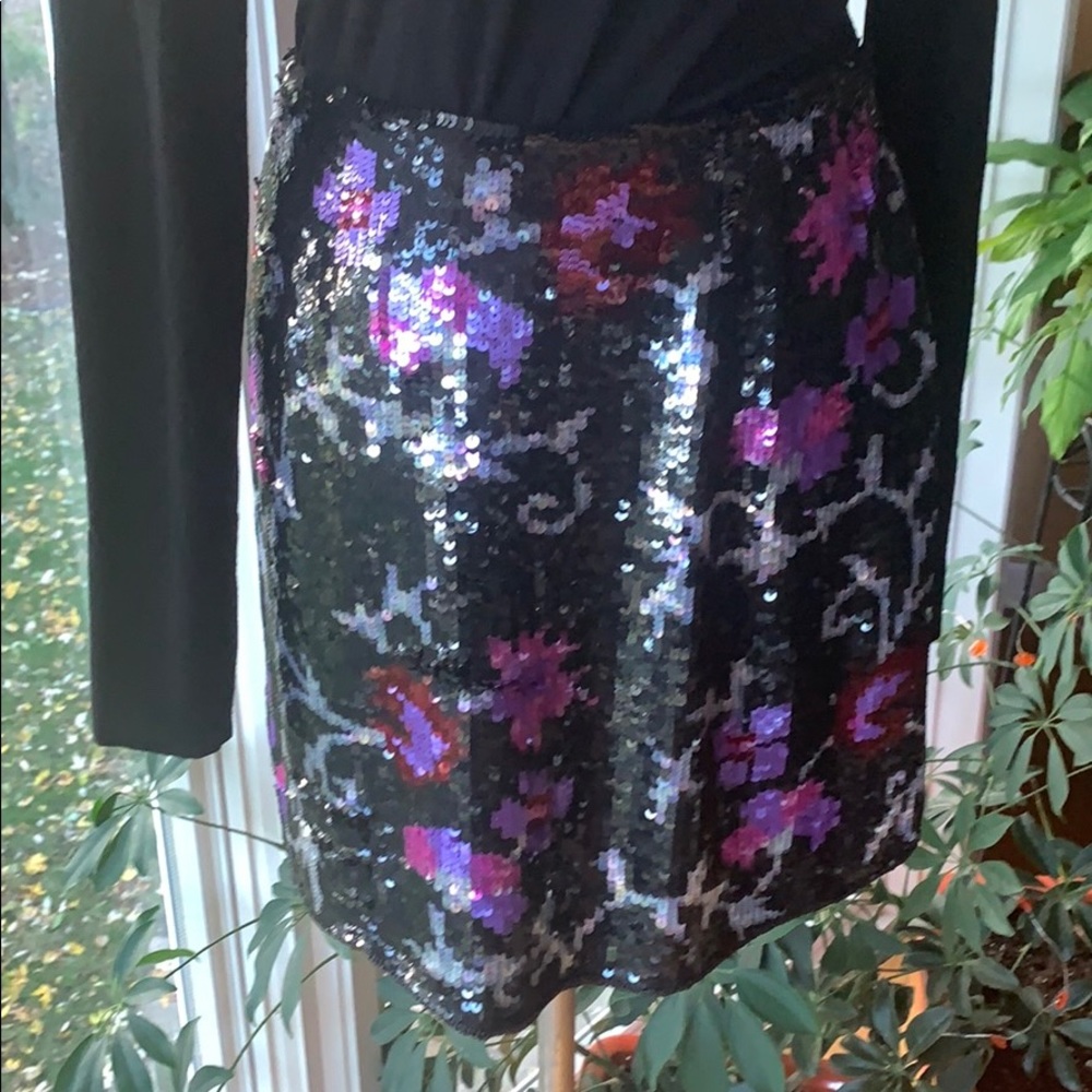 BLACK SEQUINED MINISKIRT